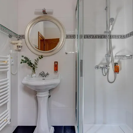 Golfi מלון פודבראדי