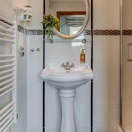 Golfi מלון פודבראדי