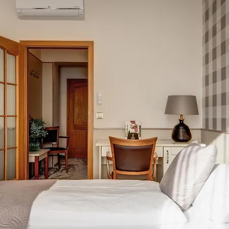 Golfi מלון