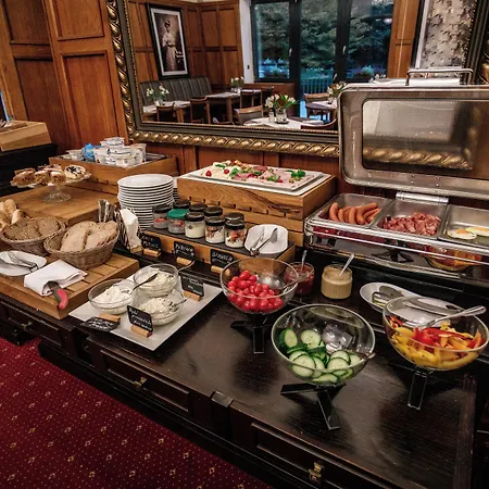 מלון Golfi פודבראדי